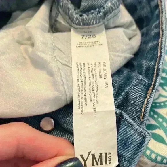 YMI Mom Fit Distressed Festival Shorts Size 7/28 - Picture 8 of 8